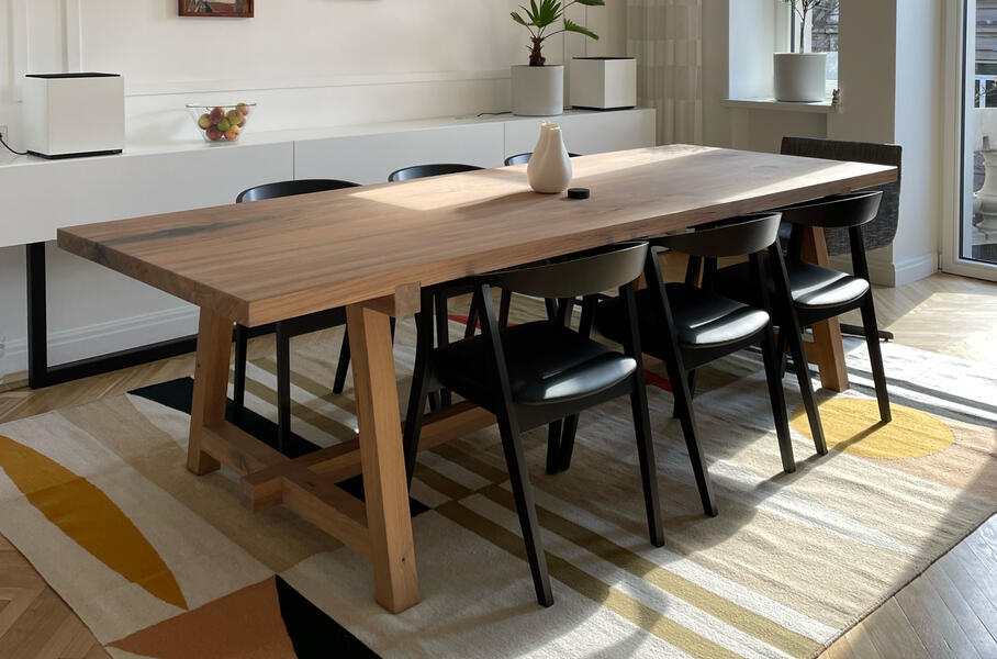 Riesiger Eichentisch